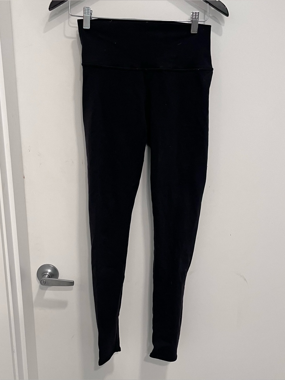 Alo Yoga Black High-Waist Leggings Size Medium Full Straight Gym Active